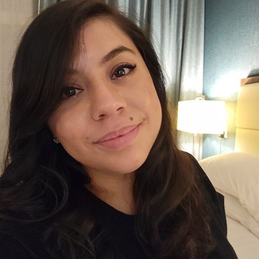 Meet your Posher, Yadira